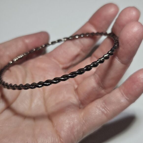Vintage Dark Silver Tone Flattened Twist Design Bangle Bracelet 8.25" - Picture 3 of 15